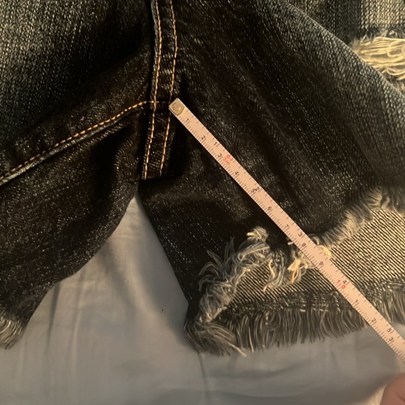 KanCan NWT distressed denim shorts - Picture 5 of 7